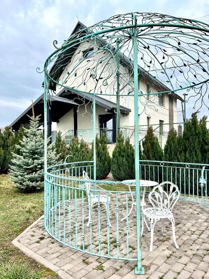 Green Oasis Apartment Stolniceni-Prajescu Exterior photo