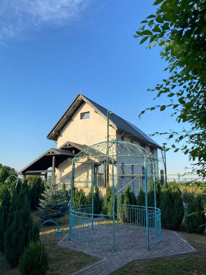 Green Oasis Apartment Stolniceni-Prajescu Exterior photo